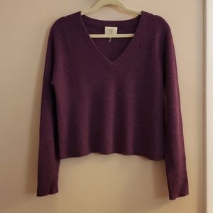 Woman's cashmere long sleeve sweater